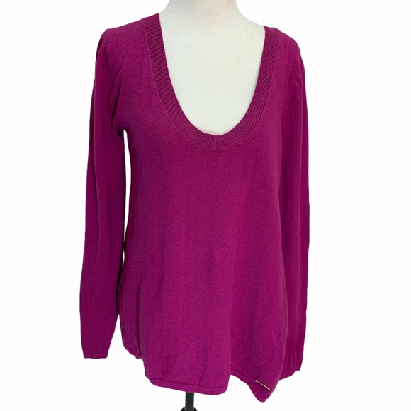 H by Halston Sweaters - Halston Deep Scoop Neck Fuschia Sweater Size S🌸